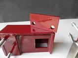 Truckbox with locking plate